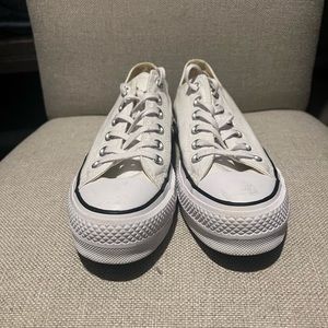 Converse Chuck Taylor low top platform